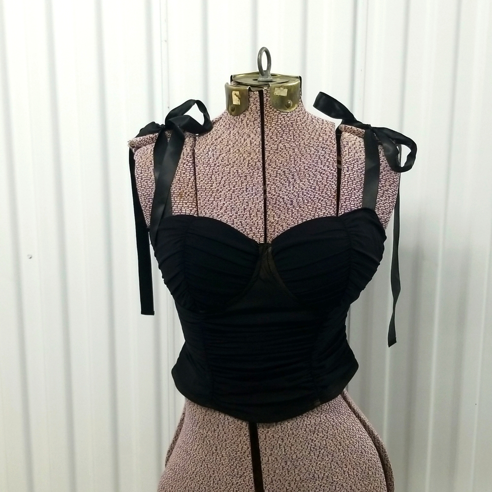🎉HP🎉Shein Black and Nude Rouged Crop Top - Picture 1 of 8